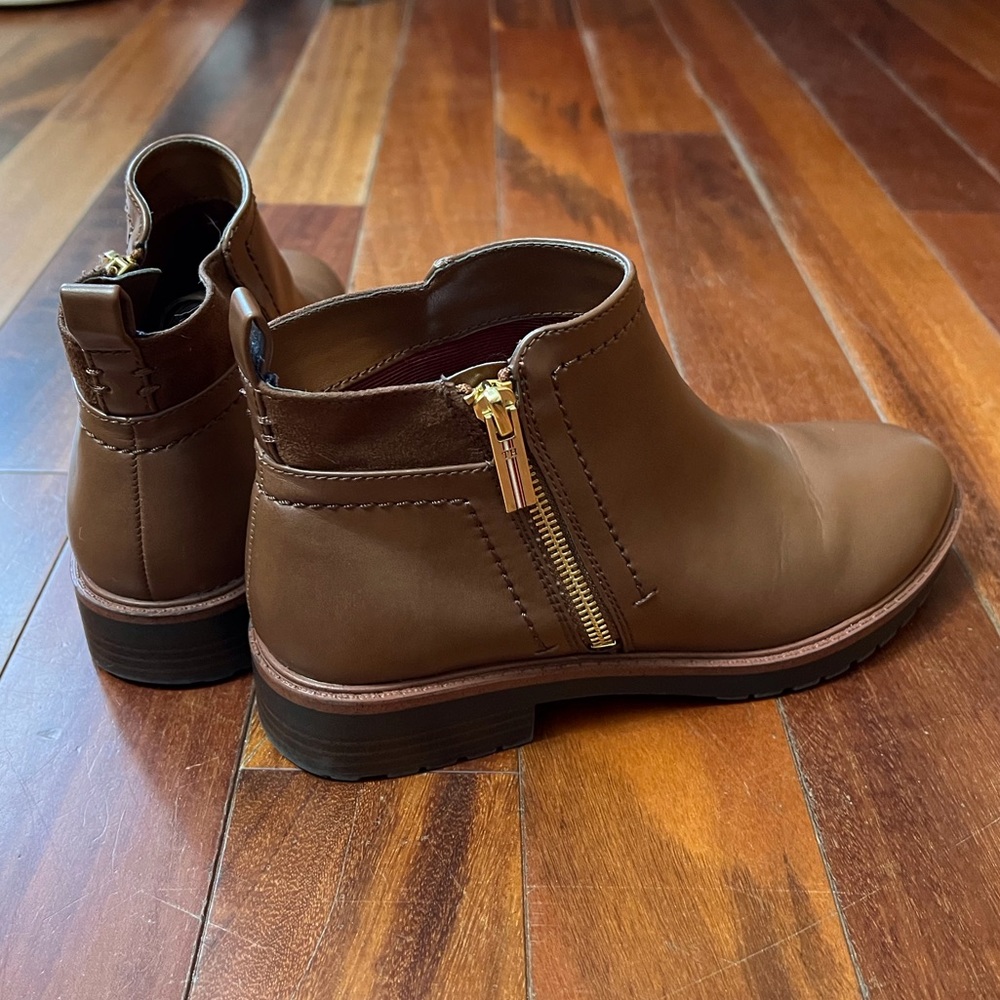 Tommy Hilfiger Brown Zip Up Ankle Boots 7M